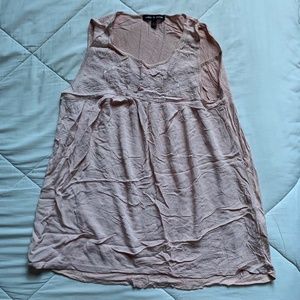 Cable & Gauge women's blush pink tank top with embroidered detail, size small
